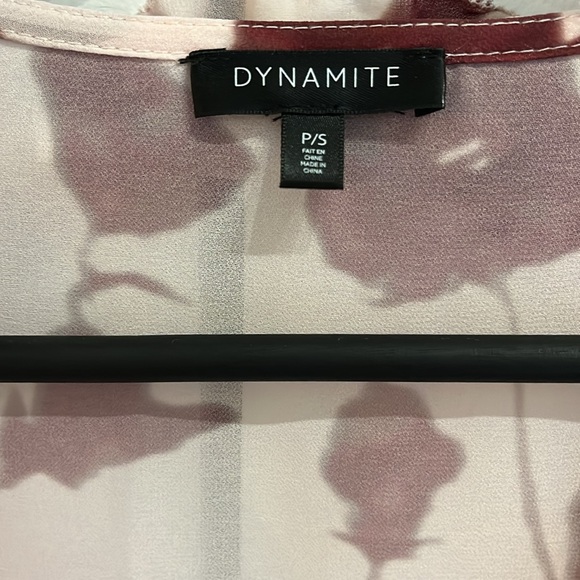 Dynamite semi-sheer flyaway blouse - Picture 5 of 6